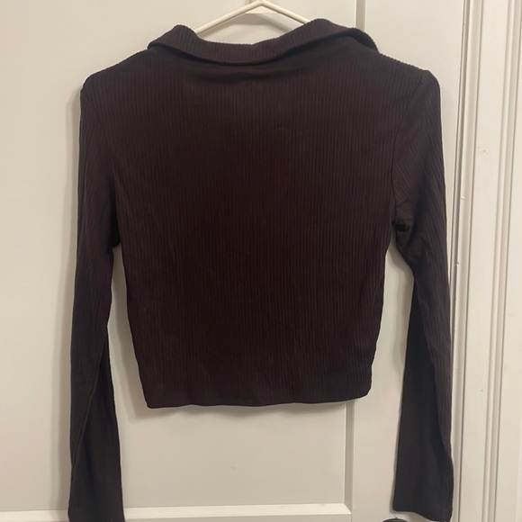 Brown size small soft Harlow cropped long sleeve worn once. - Picture 2 of 3